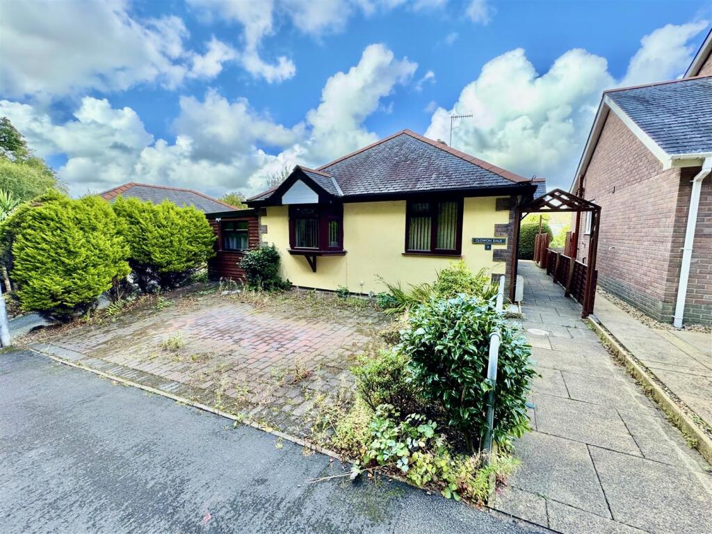 Main image of property: Awel Y Grug, Porthmadog