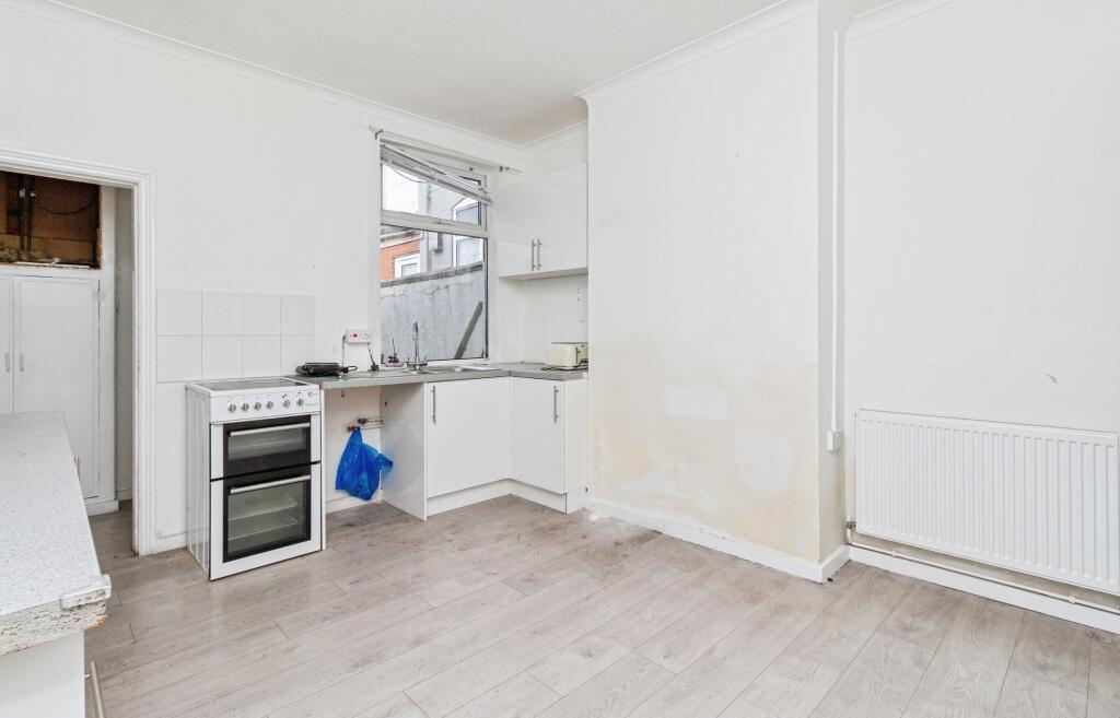 House in Stoke-on-Trent - More