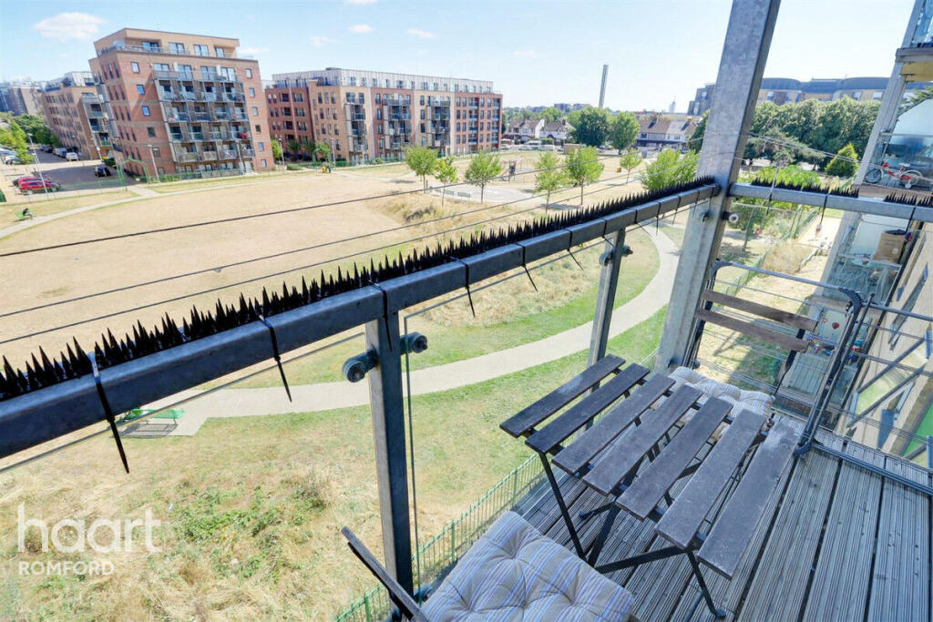 Apartment in Romford - View 4
