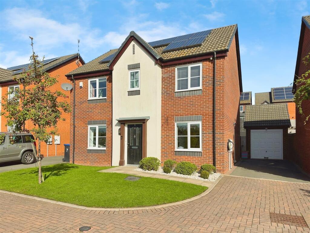 4-bed detached on Brimstone End, Leamington Spa, £485,000