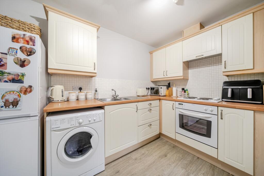 Apartment in Swindon, Oakhurst - View 5