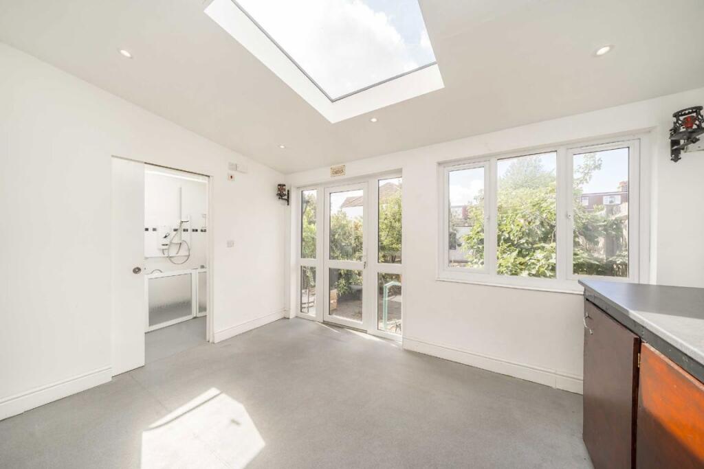 House in London - View 5