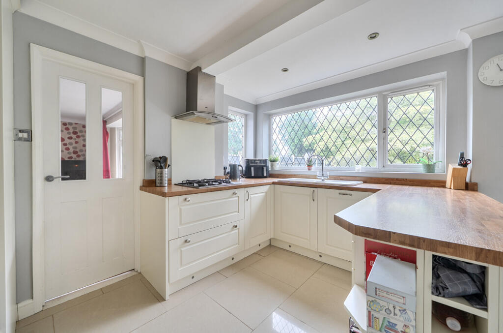 Roslyn Road, Woodley, Reading, Berkshire, RG5 photo 4