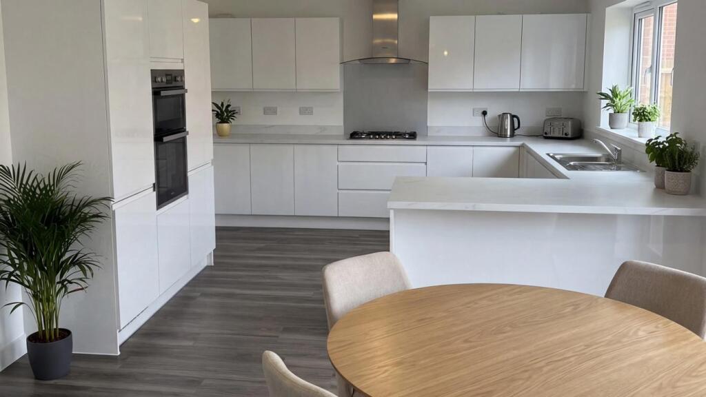 Main image of property: Preston Road,
Longridge,
PR3 3BD