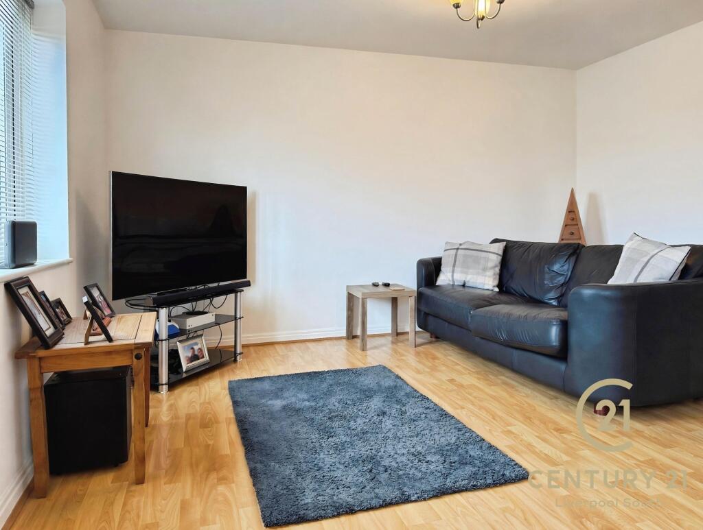 Apartment in Liverpool, Hunts Cross - View 4