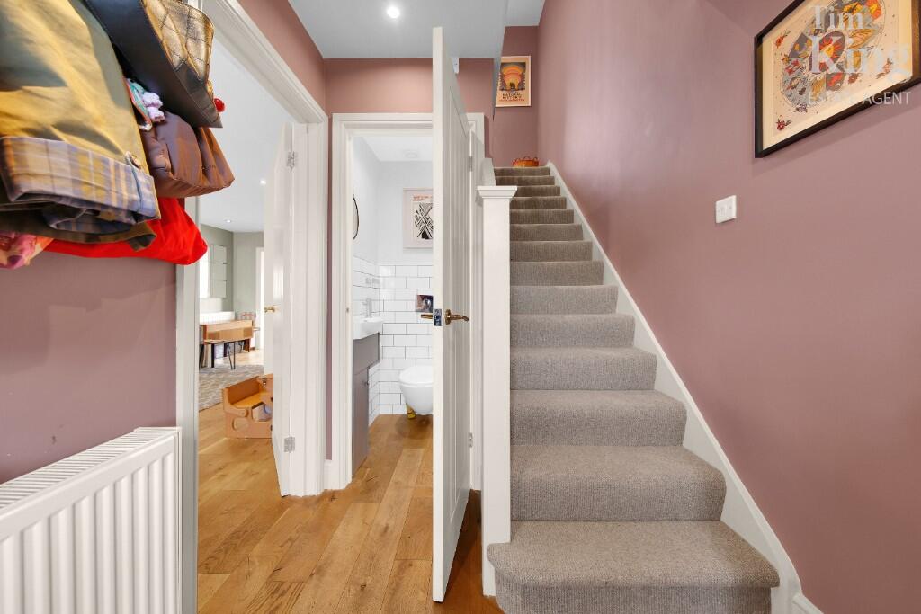 Heathcote Grove, Chingford, E4 photo 4