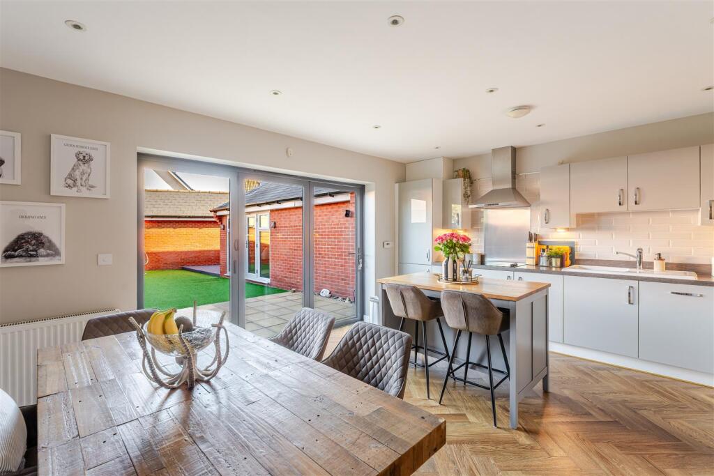 House in Yatton, Chestnut Park, North End - View 2