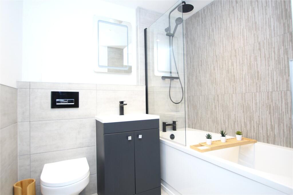 Apartment in Northampton - More