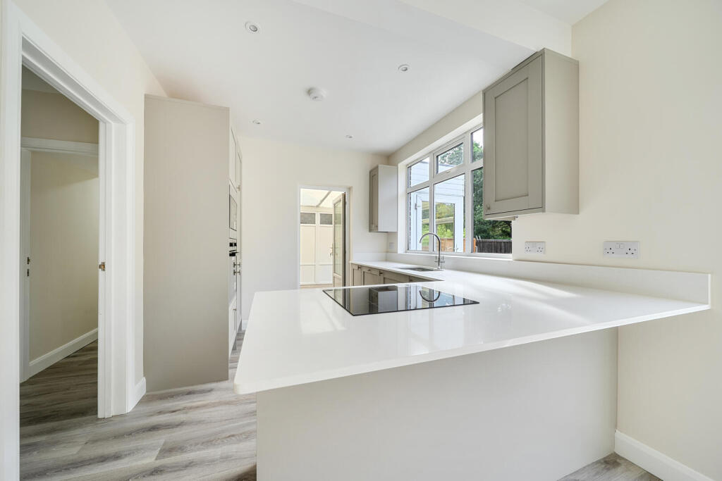 House in Bromley - View 3