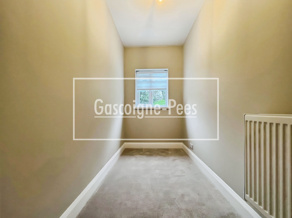 House in Leatherhead - View 5