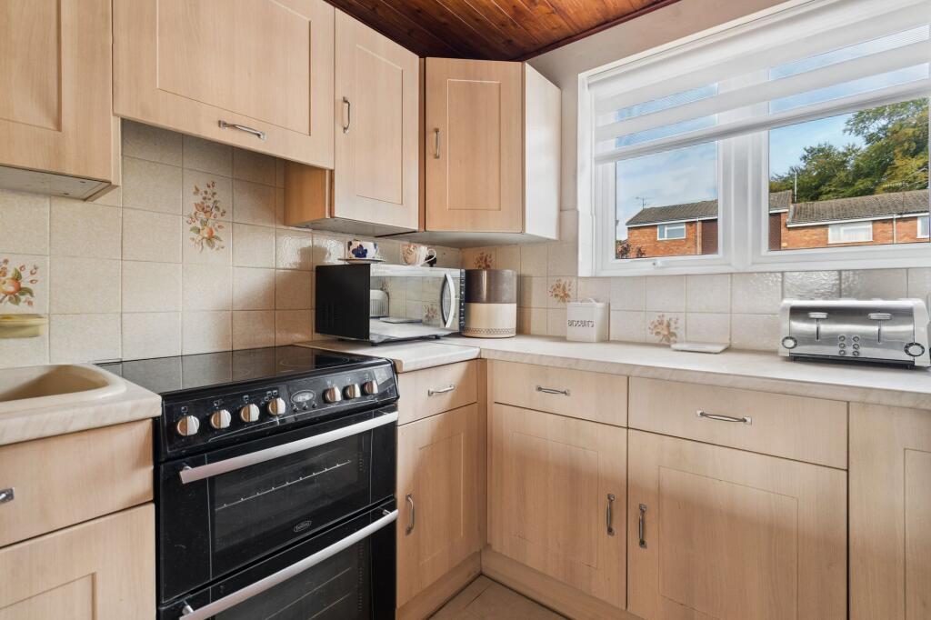 House in Loudwater, Chepping Wycombe - More