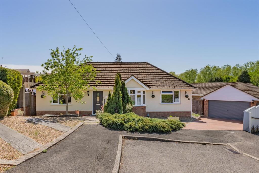 Main image of property: NN16, Dene Close, Kettering