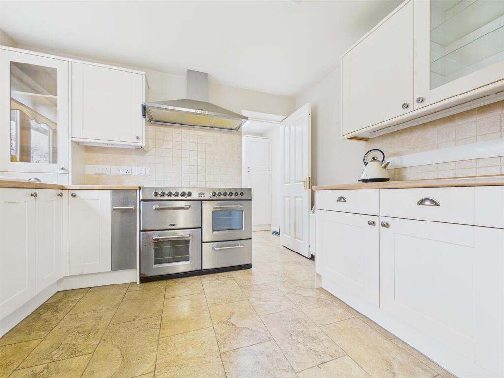 Peak Close, Armitage, Rugeley photo 3