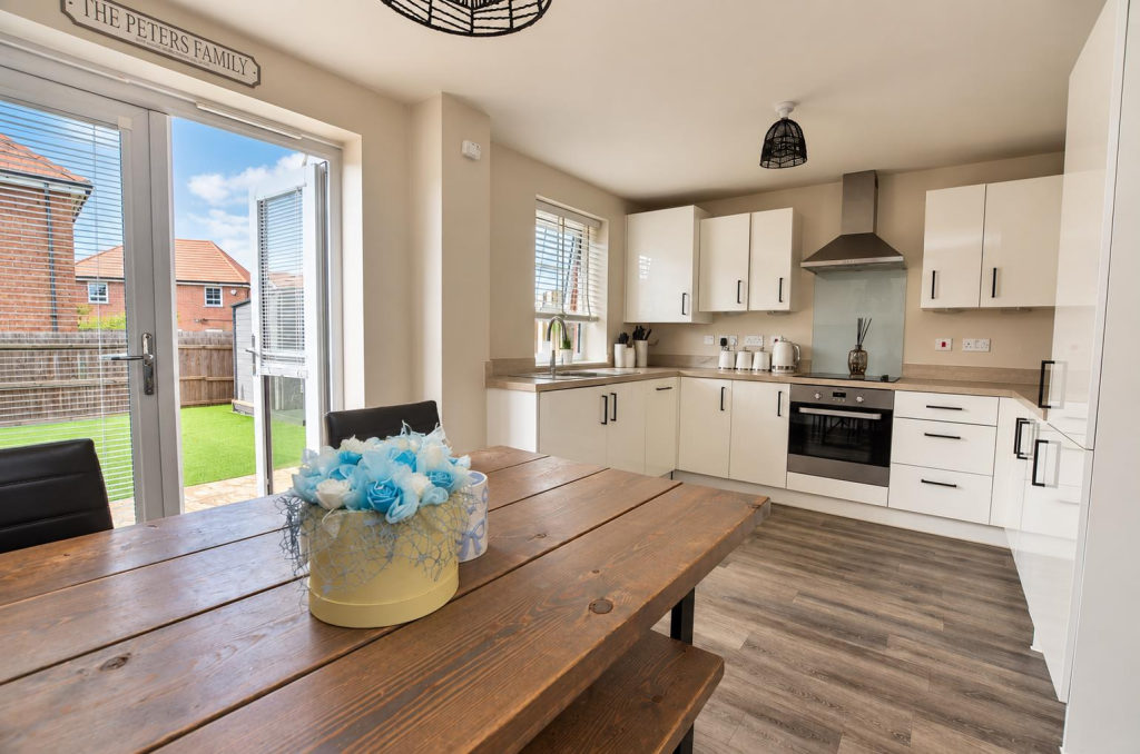 House in Northampton, Overstone - View 3