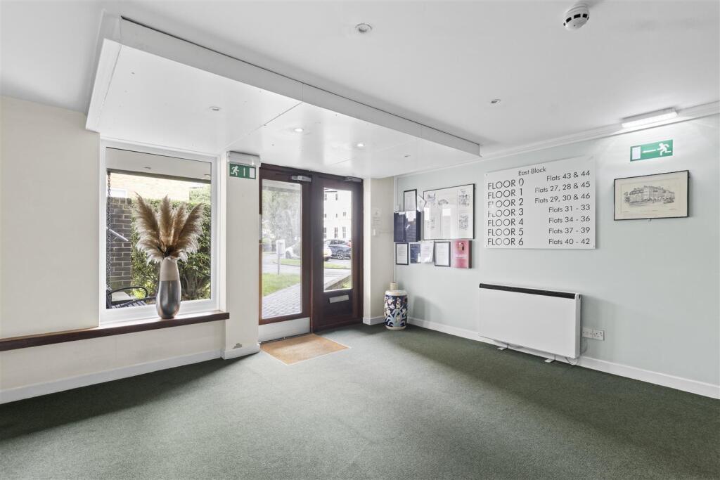 Apartment in Eastbourne, East Sussex - View 4