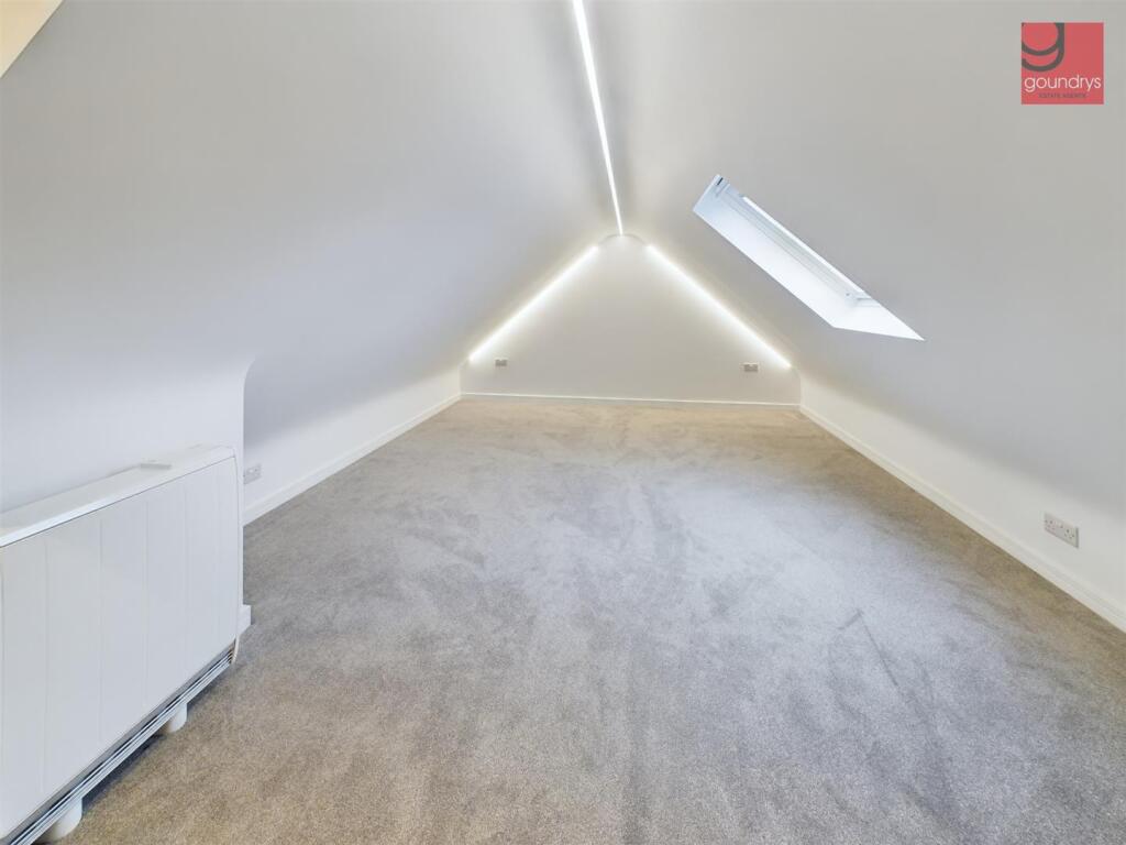 Apartment in Truro - More