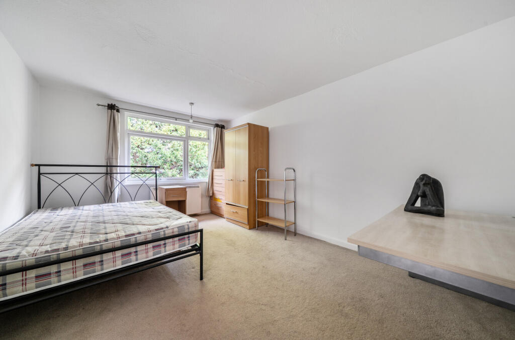 Apartment in Cambridge, Petersfield - View 5
