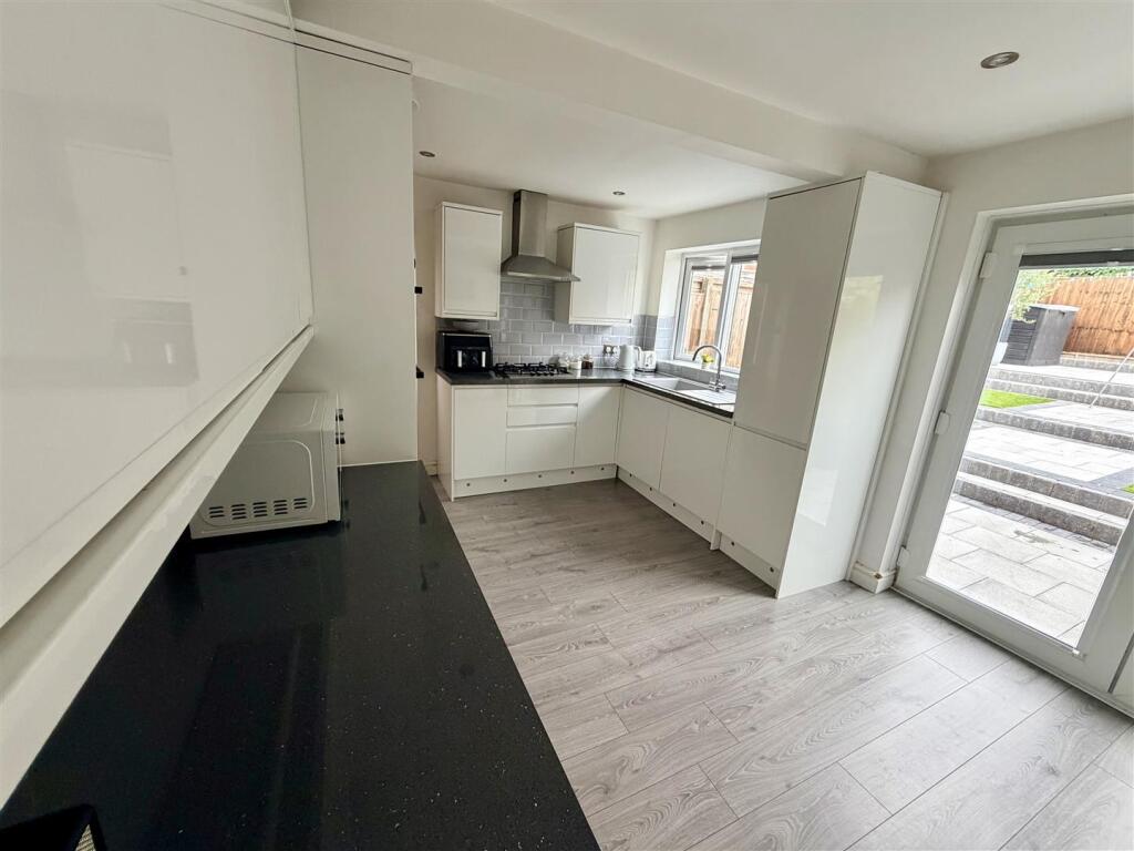 House in Nuneaton and Bedworth, Warwickshire - More