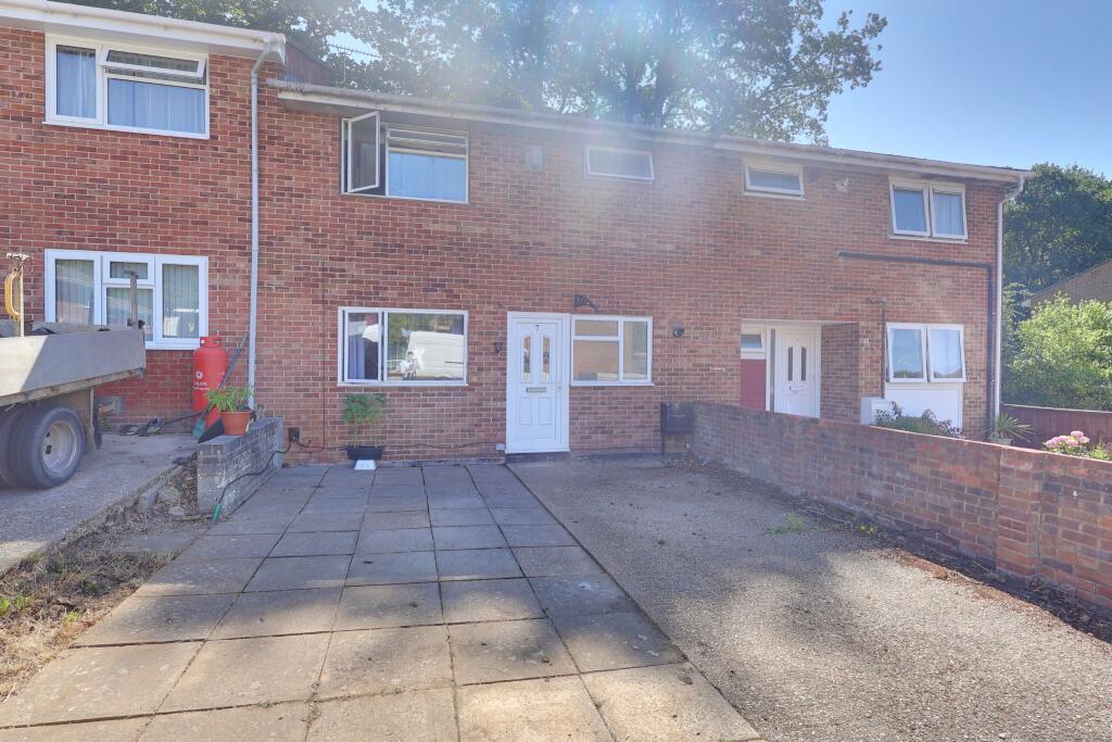 Tintagel Close, Lordswood, Southampton photo 4