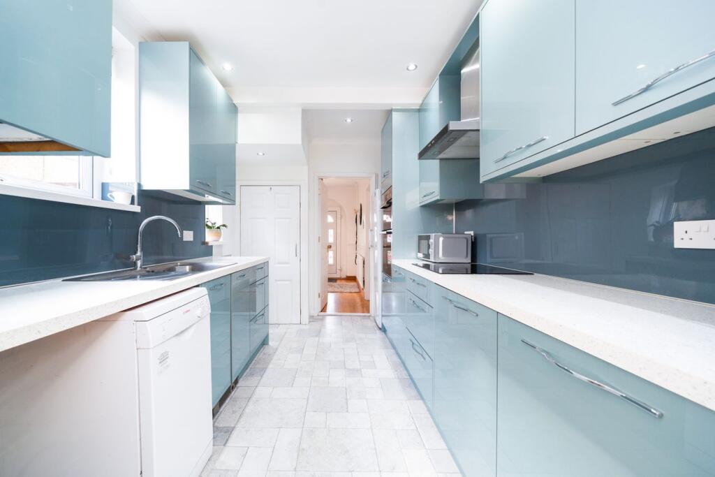 House in Slough, Burnham - View 2