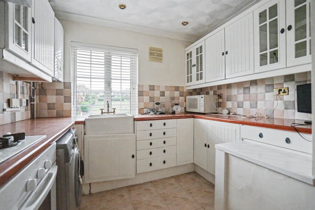 Apartment in Dartford, Kent - View 5