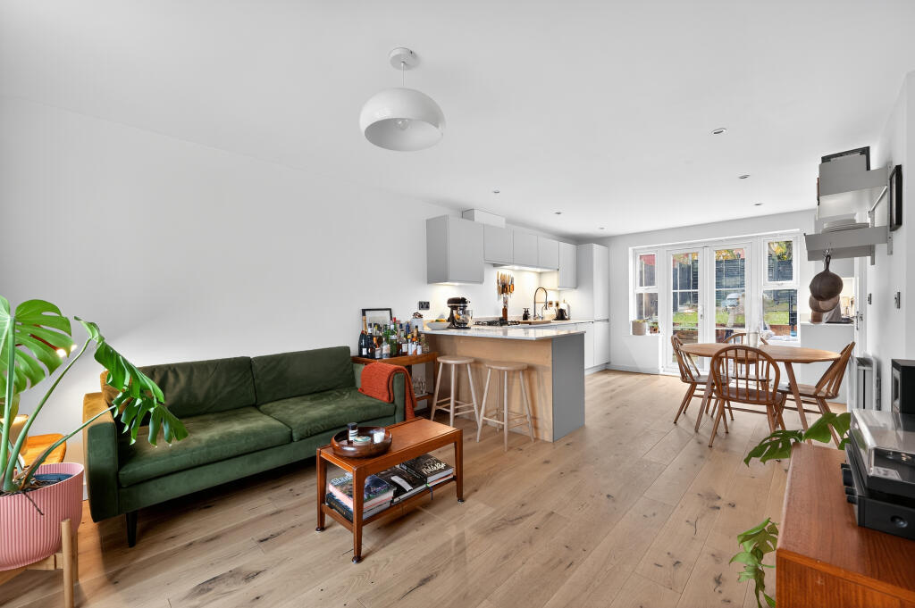 Grey Close, Stansted, CM24 photo 3