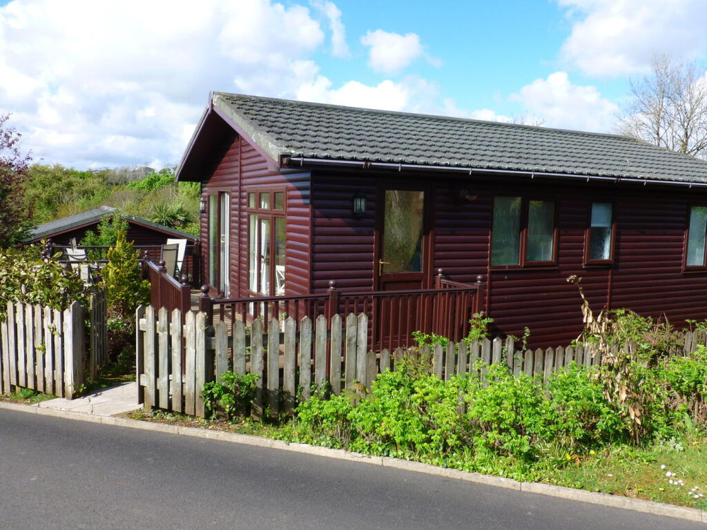2-bed caravan on The Thatches Holiday Village, Modbury, Devon, PL21 0SB, £85,000