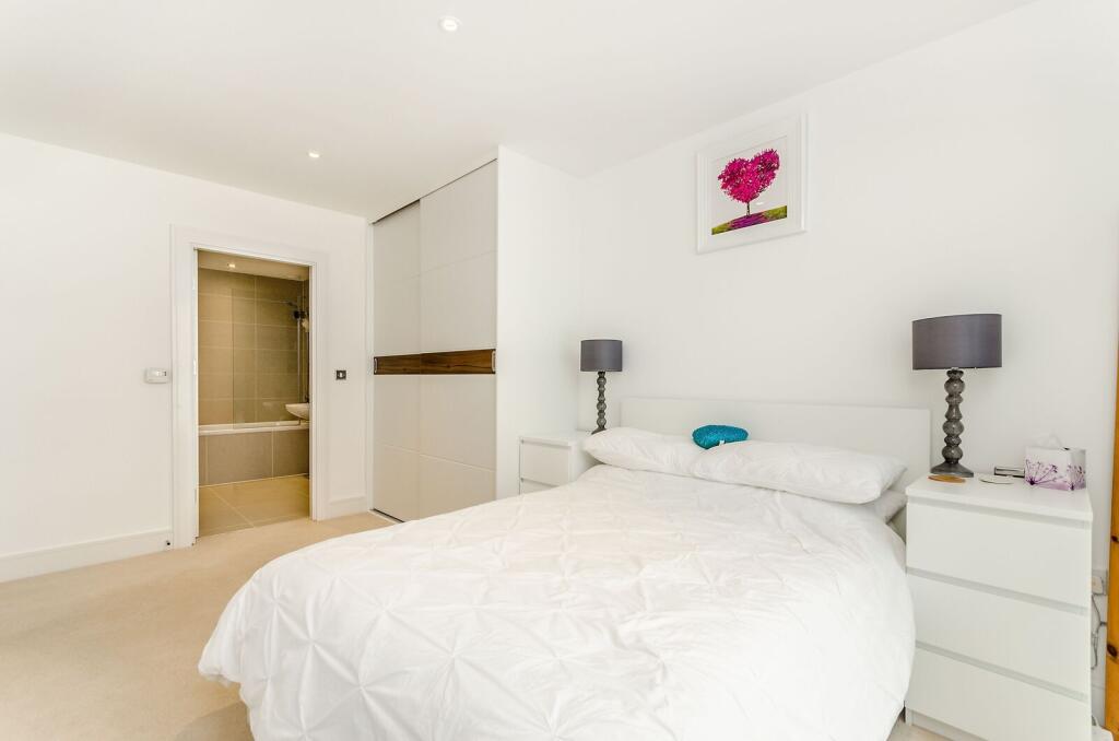 Apartment in London - More