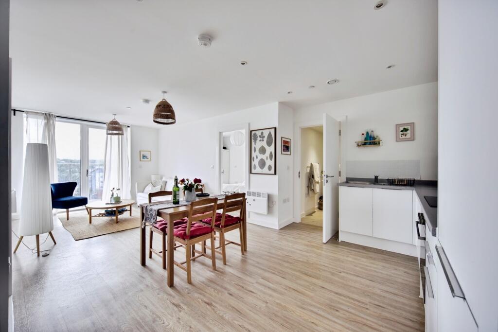 Main image of property: Gillingham Gate Road, Chatham, Kent, ME4