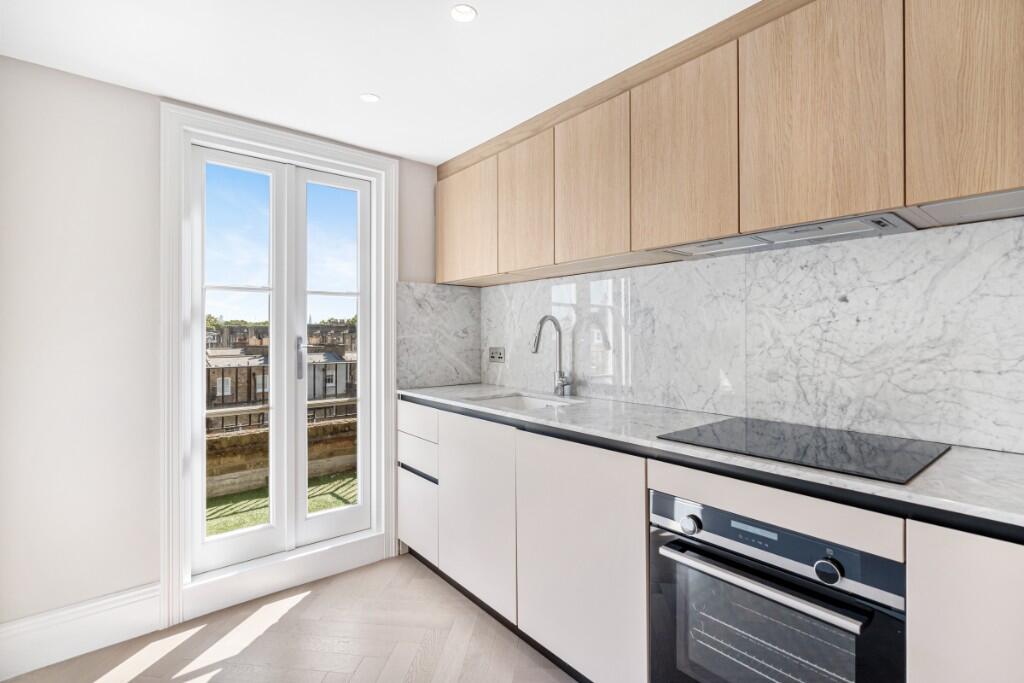 Apartment in London, Royal Borough of Kensington and Chelsea - More