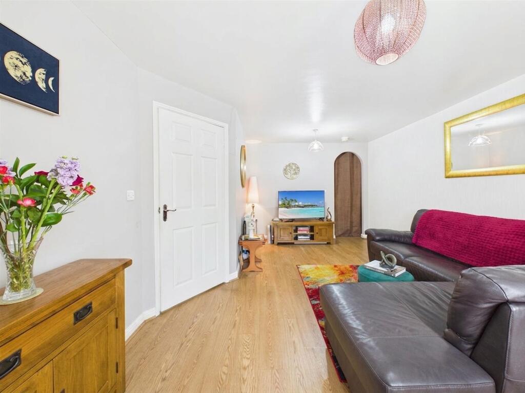 Apartment in Lancaster, Bulk - View 4