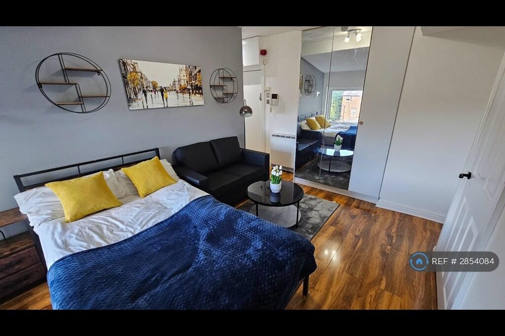 Main image of property: Birch Polygon, Manchester, M14