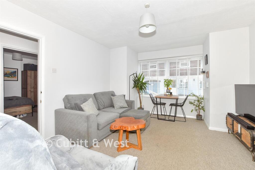 Apartment in Horsham, New Town - View 3