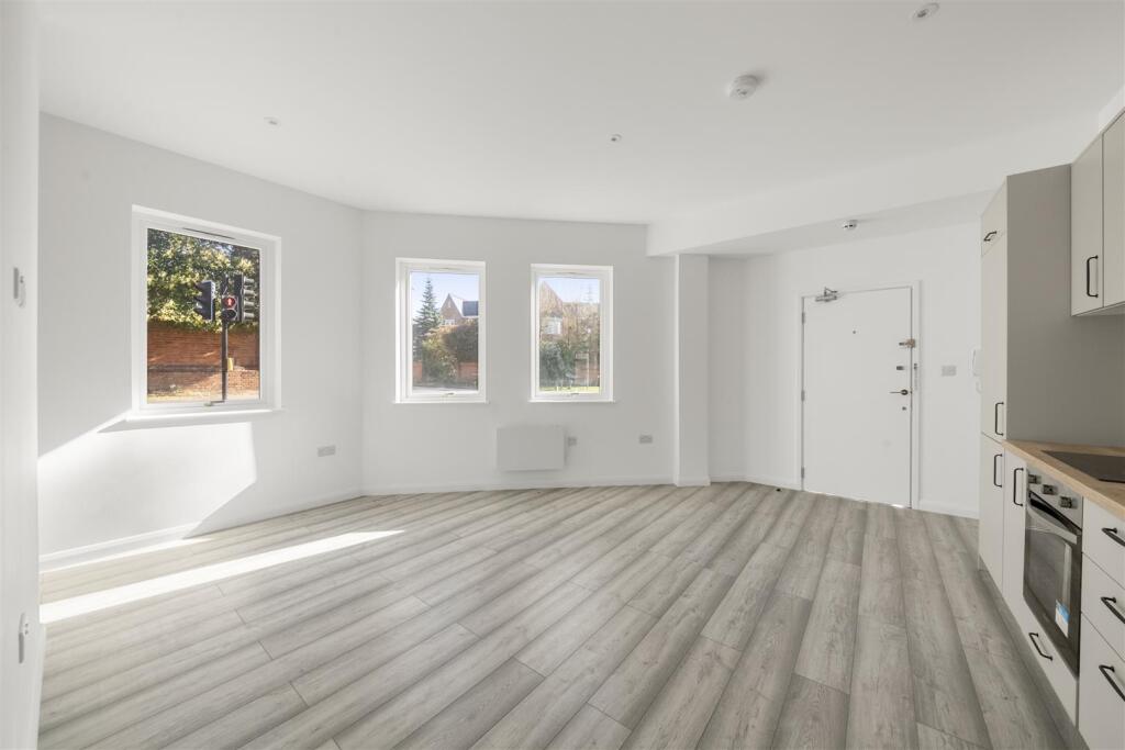 Apartment in Runnymede, Callow Hill - View 3