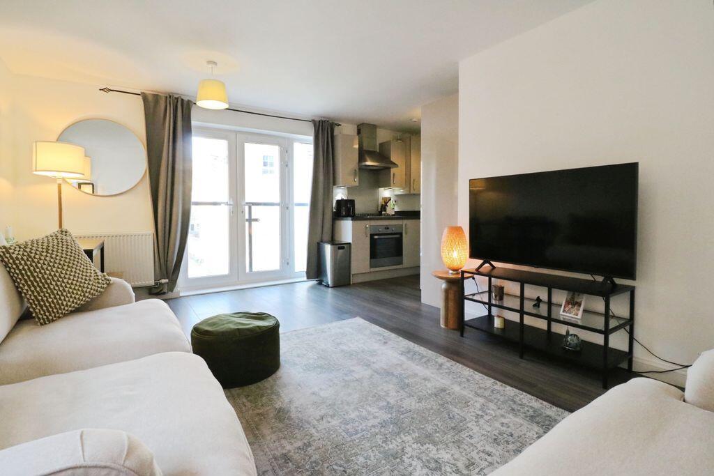 Apartment in Slough - View 5