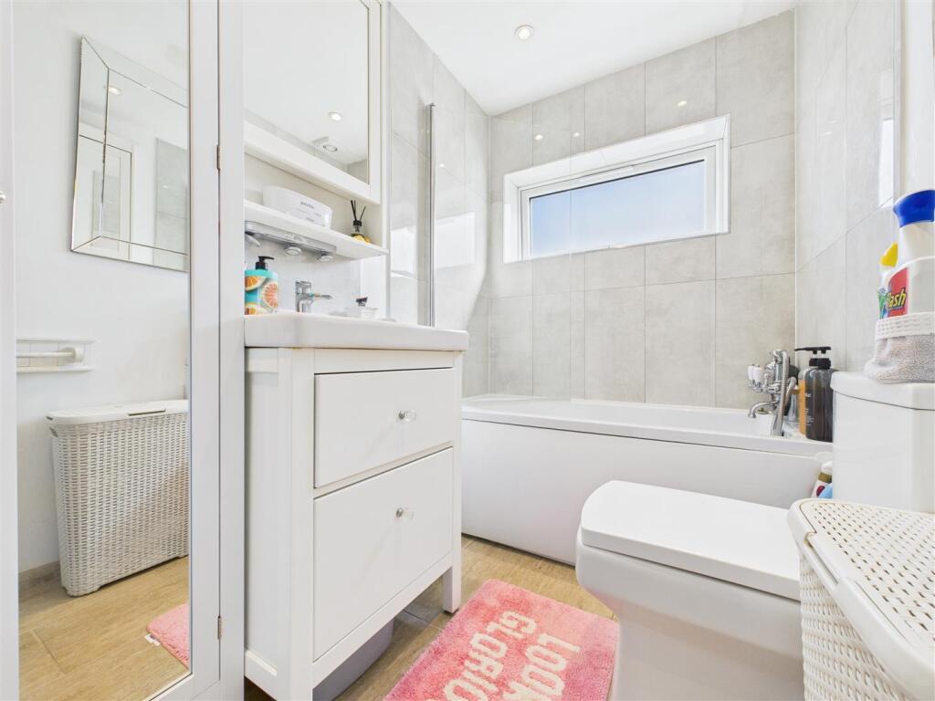 114 Molesey Avenue, West Molesey photo 3