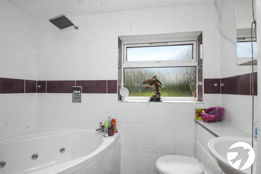 Apartment in Chatham, Medway - More