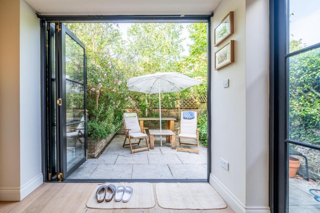 House in London - View 3