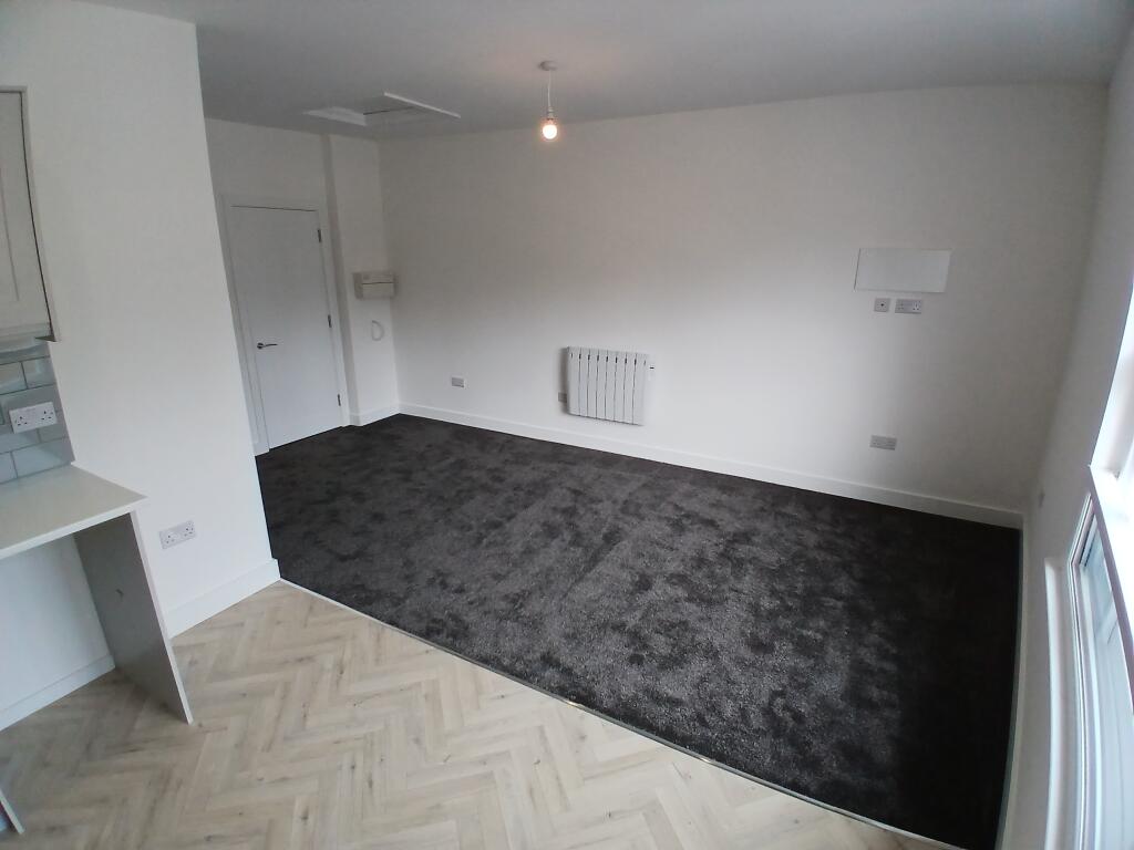 Apartment in Portsmouth, Newport - View 4