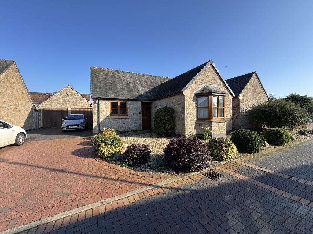 Main image of property: Arbury Garth, Nuneaton