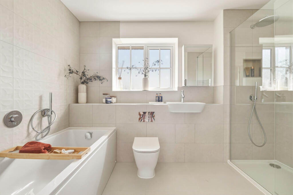 House in East Hertfordshire, St James' Park, Thorley - More