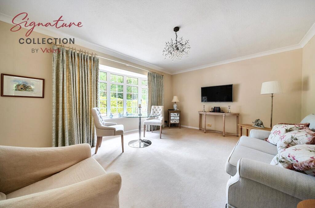 House in Surrey Heath, Surrey - View 4
