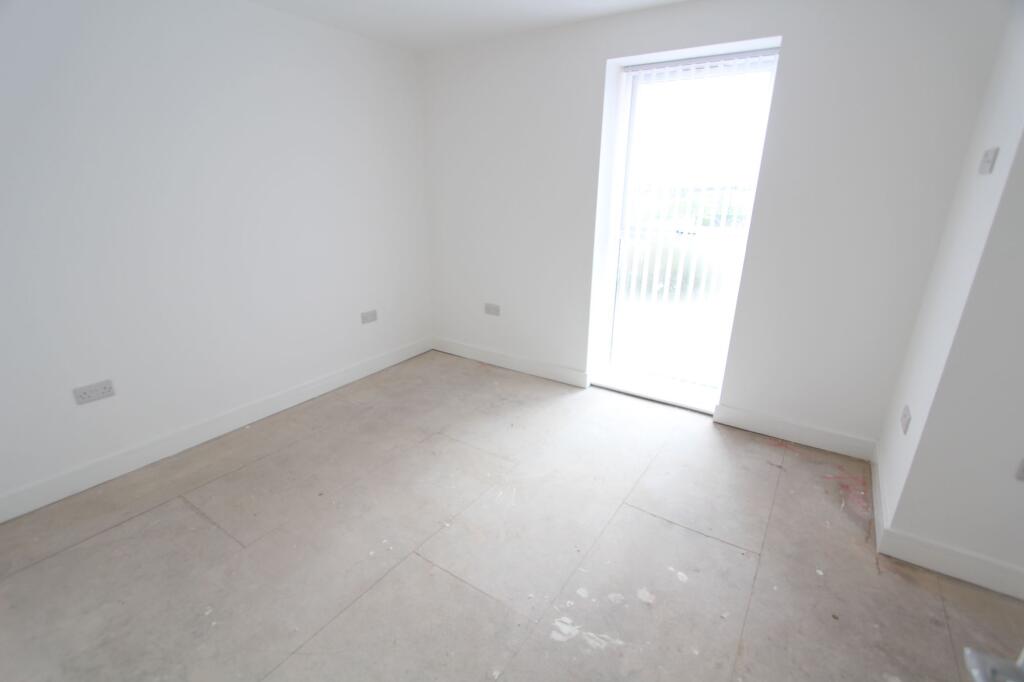 Apartment in Sheffield, Chaucer, Parson Cross - View 4