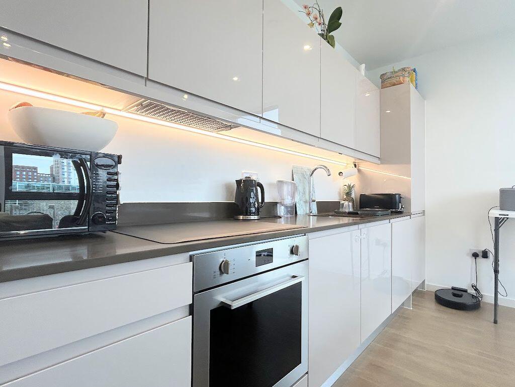 Apartment in Milton Keynes, Central Milton Keynes - View 3