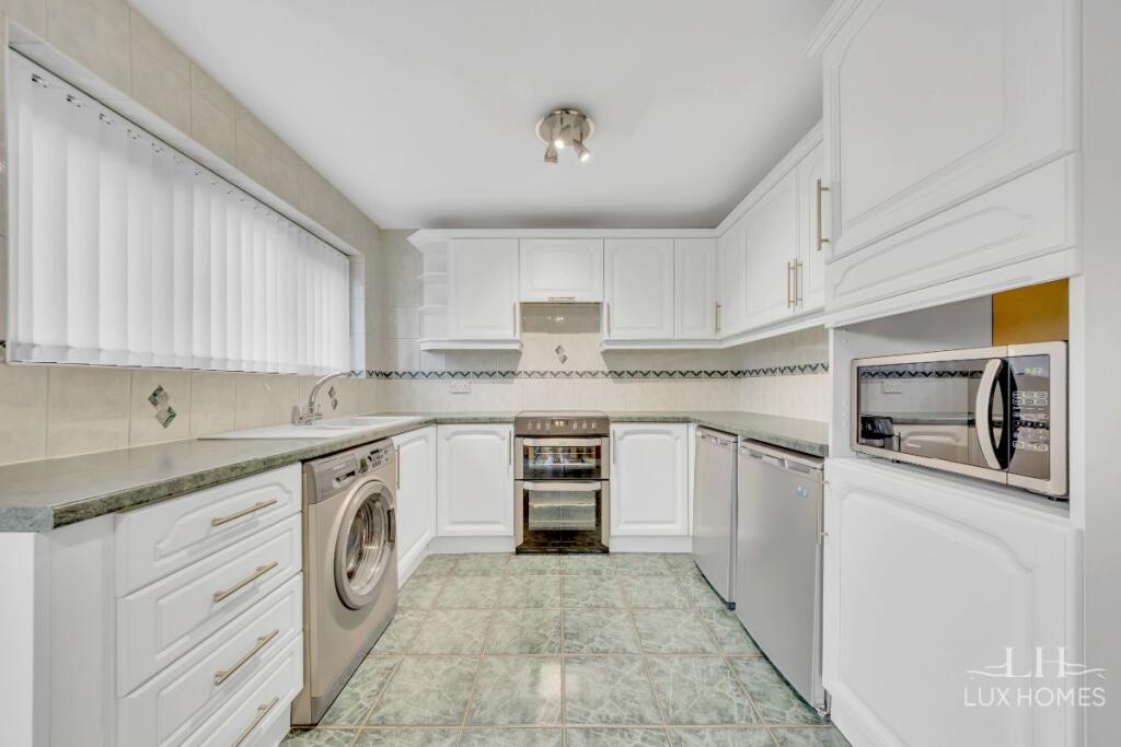 House in London, Elm Park - View 2