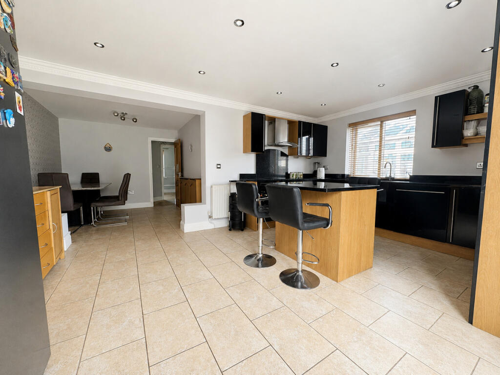 House in Rochford, Rayleigh - View 5