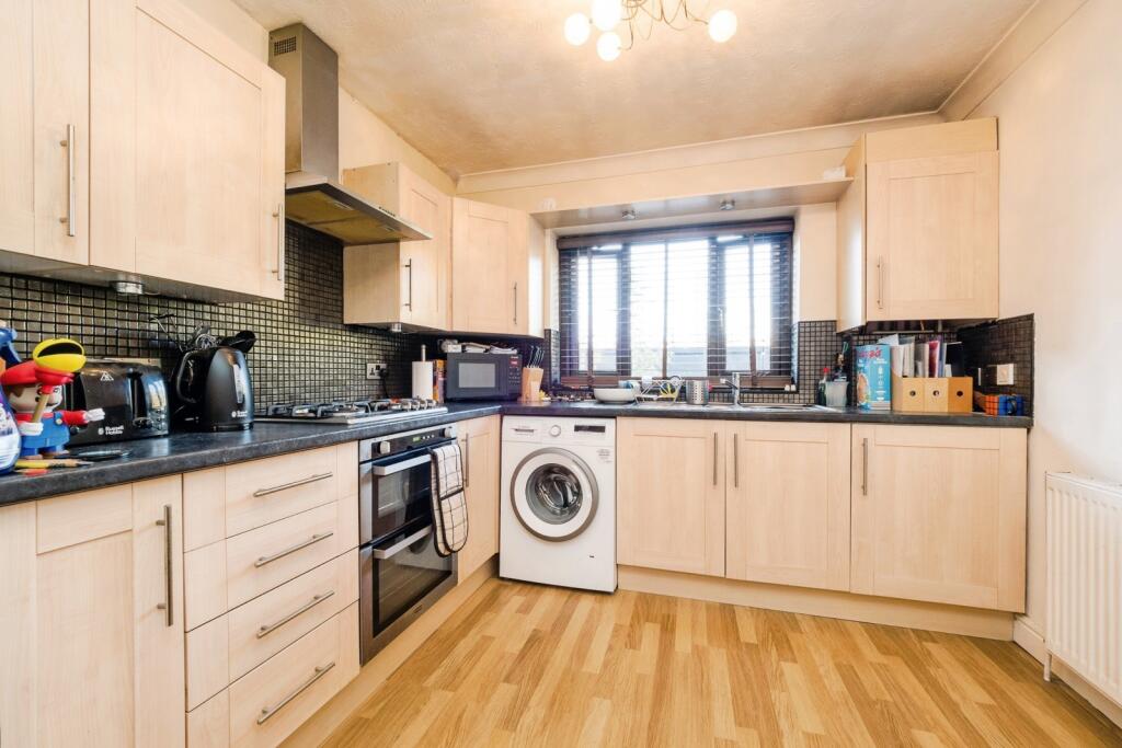 Apartment in Romford - View 4