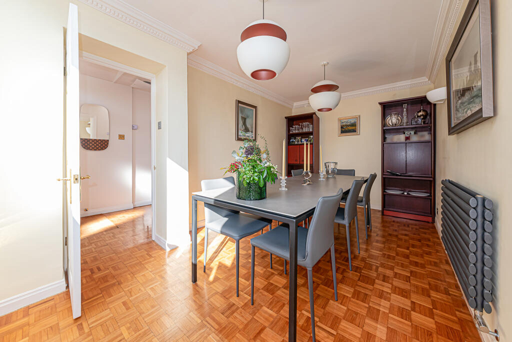 House in Surrey Heath, Windlesham - View 4