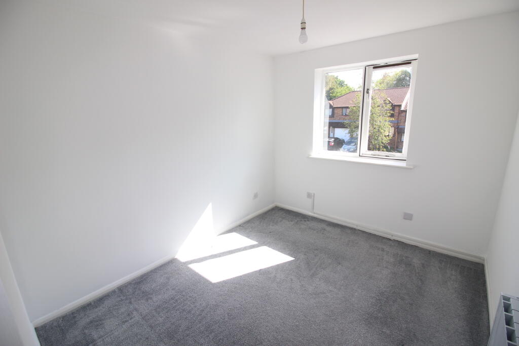 Apartment in Kingston upon Thames - View 4