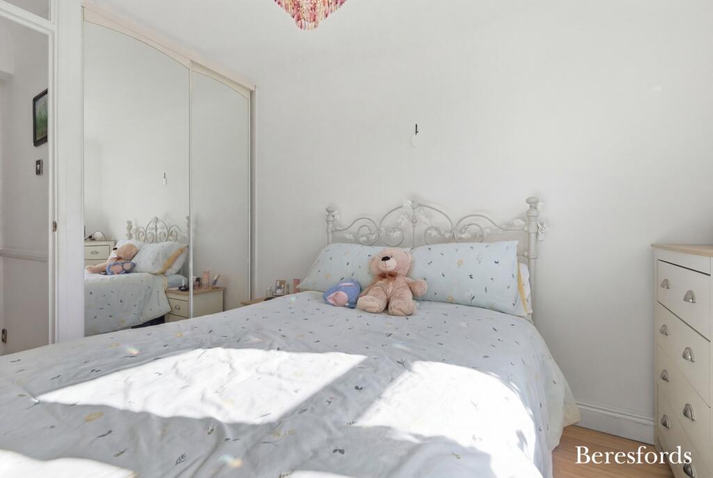 Apartment in Basildon, Billericay - More
